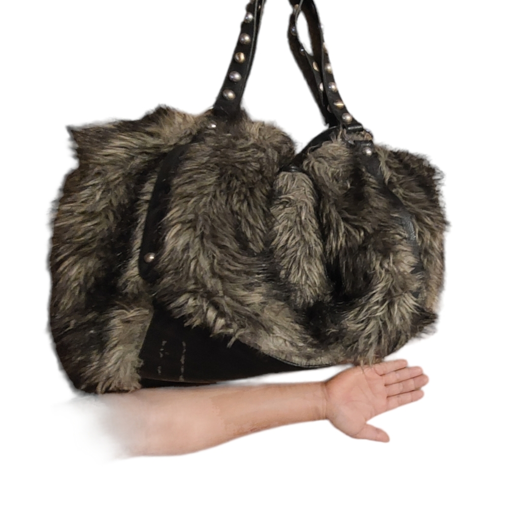 Express Furry Clamshell Bag - Picture 3 of 4